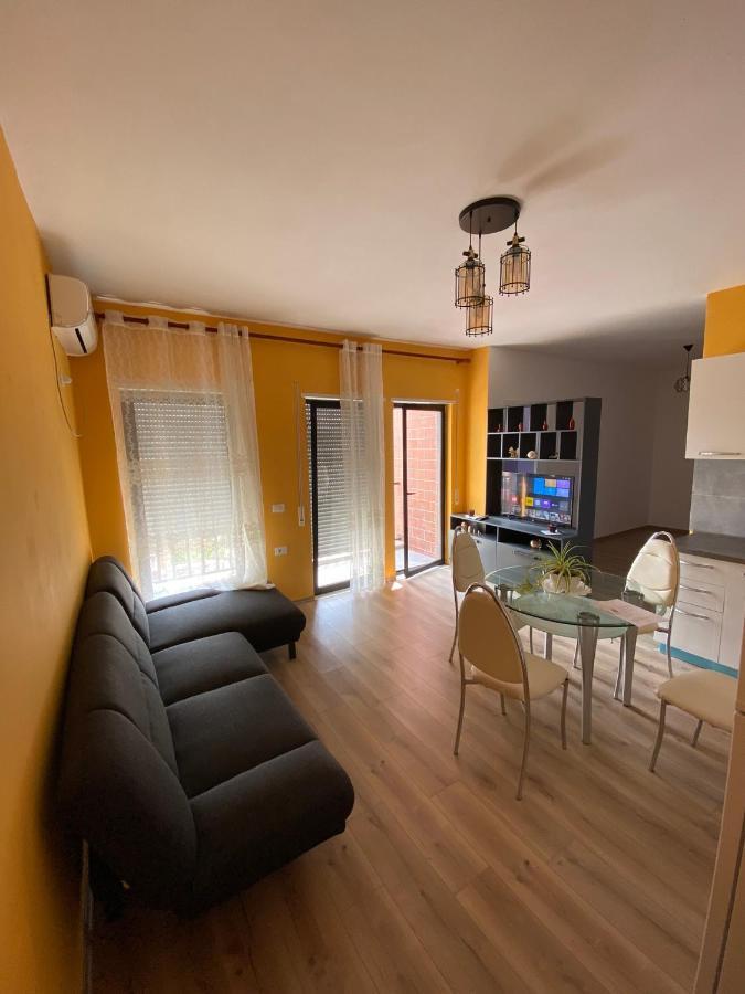 Eq Apartaments Тирана Екстериор снимка