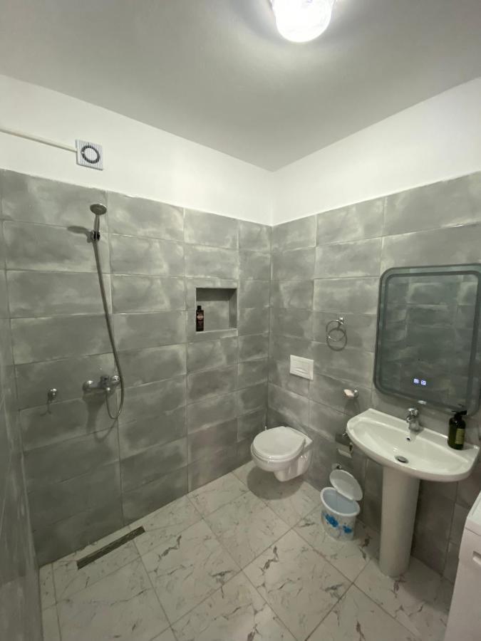Eq Apartaments Тирана Екстериор снимка